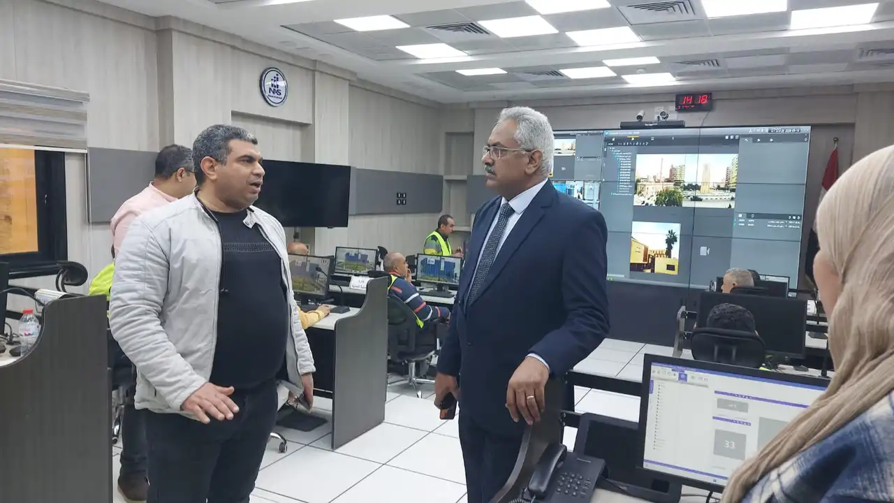 نائب محافظ سوهاج يتابع تقلبات الطقس من مركز السيطرة وتلقي بلاغات المواطنين